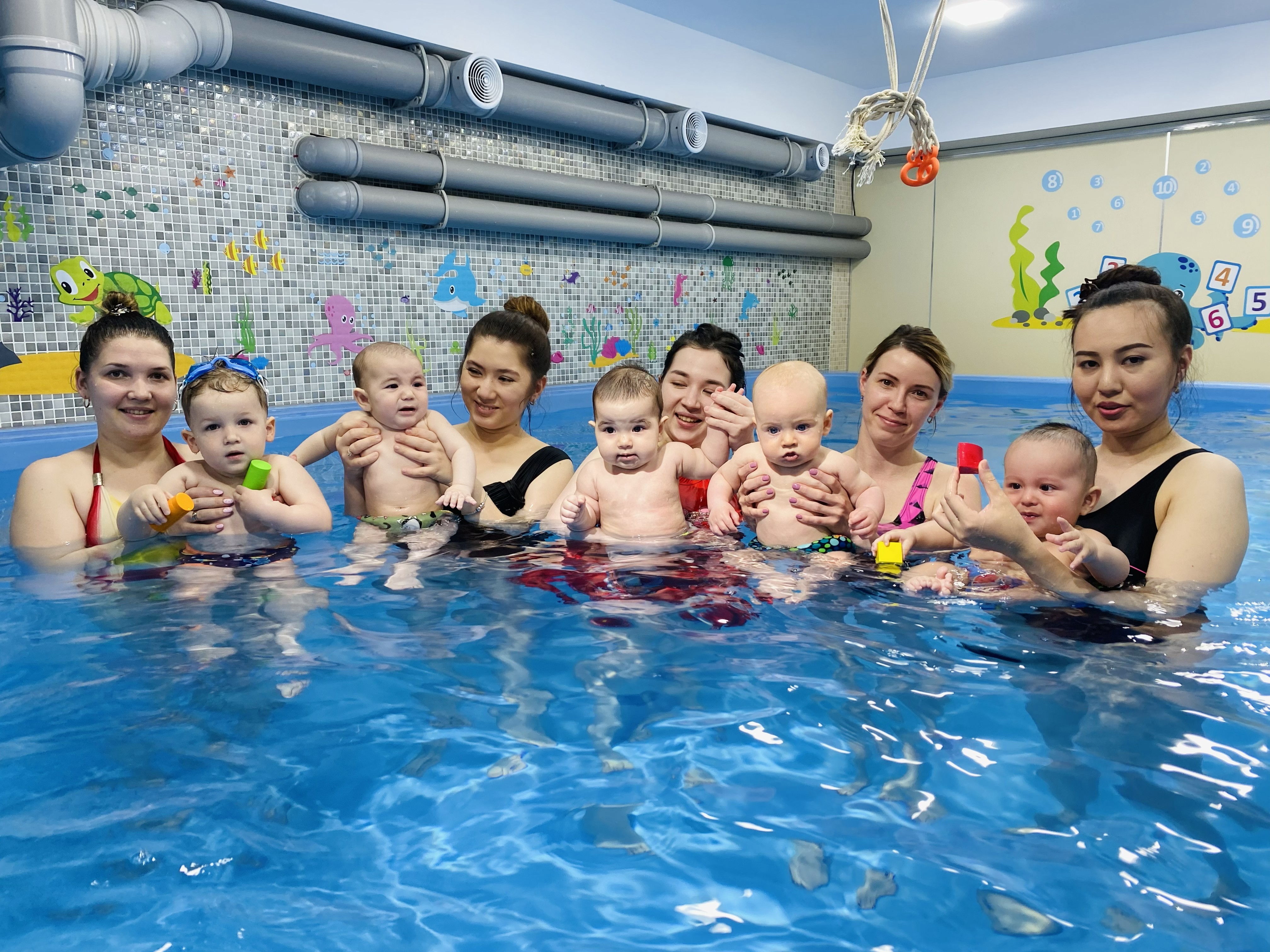 Плавание для грудничков: с какого возраста и зачем это нужно