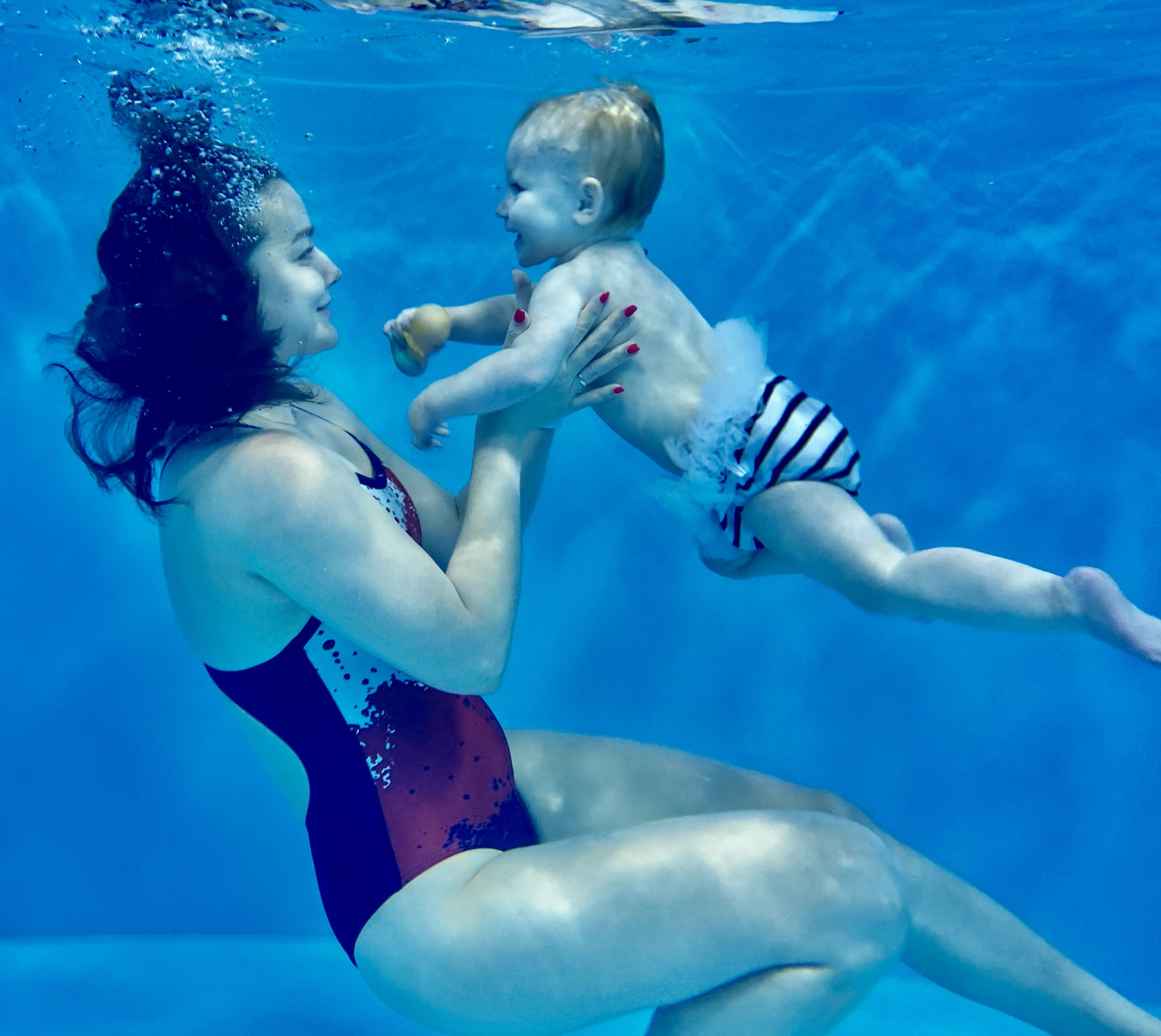 Плавание для детей: польза, возраст и как проходят занятия